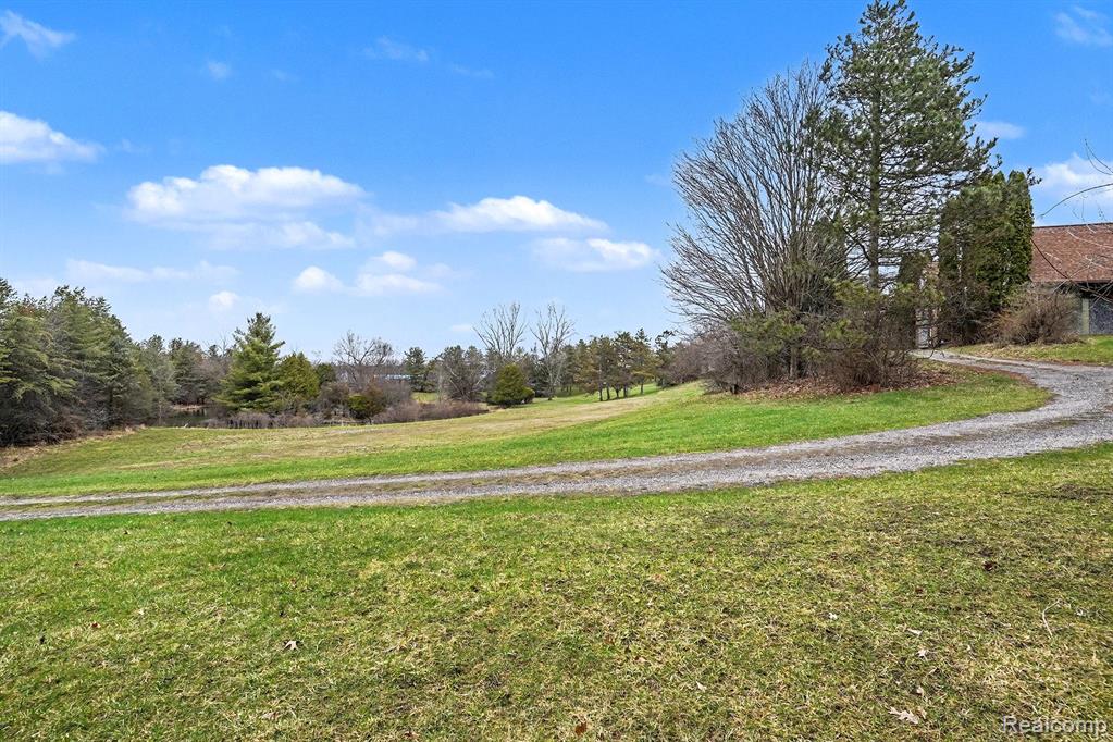 4385 Warwick Circle Drive, Grand Blanc, MI 48439 — Photo 14