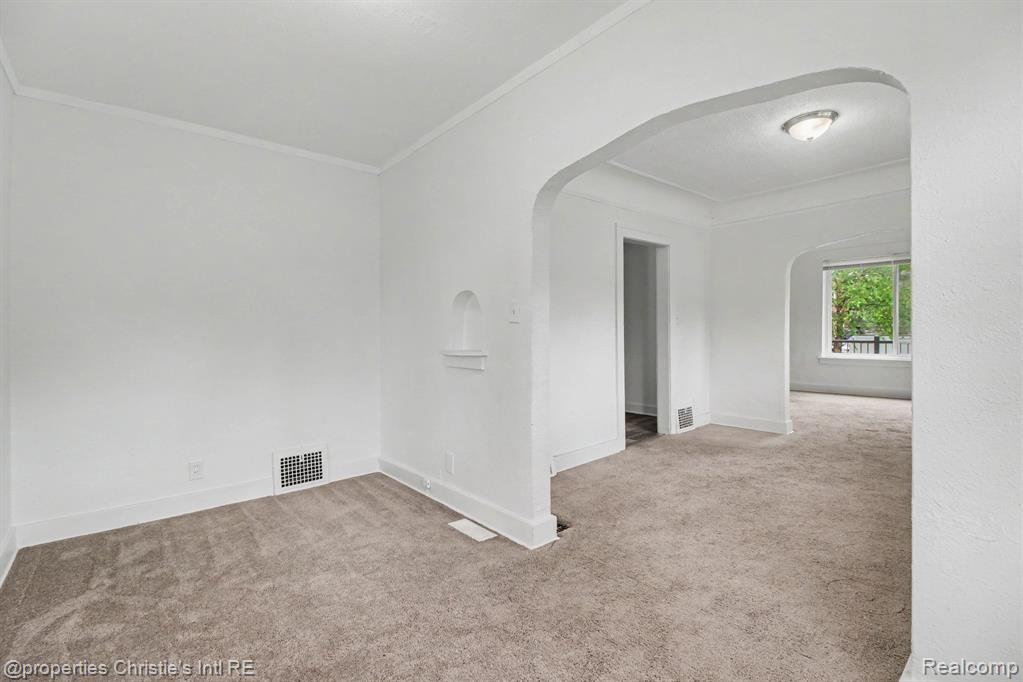 5911 YORKSHIRE Road, Detroit, MI 48224 — Photo 5