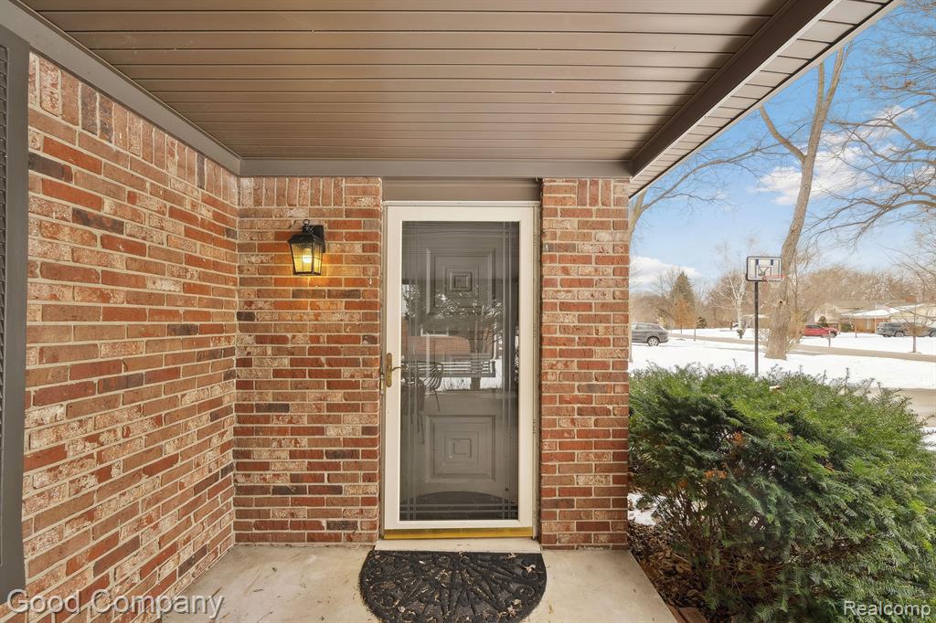 3370 INDIANDALE Drive, Orchard Lake Village, MI 48324 — Photo 9