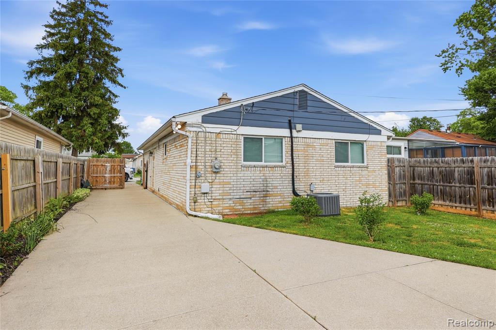 30746 Brush Street, Madison Heights, MI 48071 — Photo 23