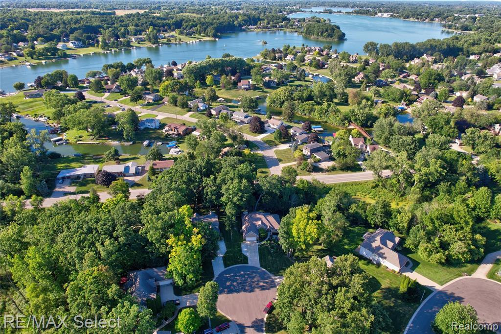 4278 Springwood Court, Fenton, MI 48430 — Photo 4