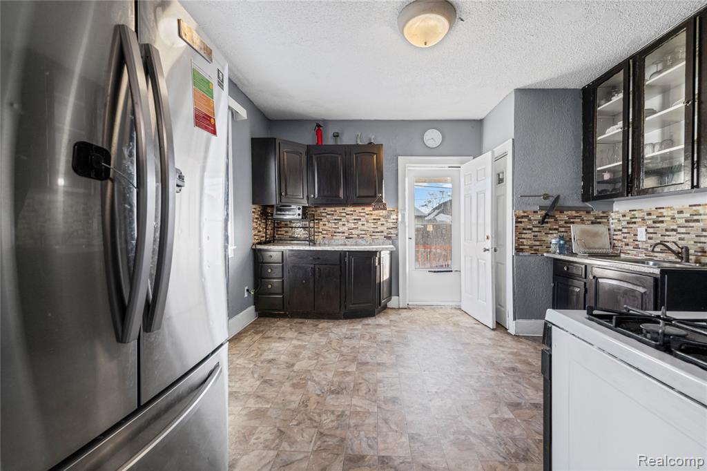 4590 Charles Street, Hamtramck, MI 48212 — Photo 18