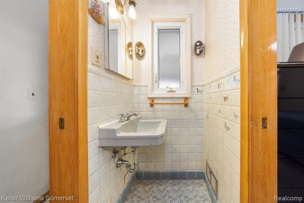 6569 HAWTHORNE Street, Garden City, MI — Photo 13