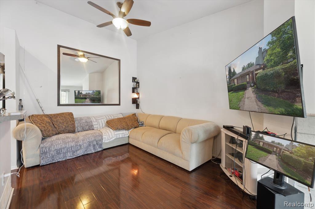 38819 Country Circle, Farmington Hills, MI 48331 — Photo 3