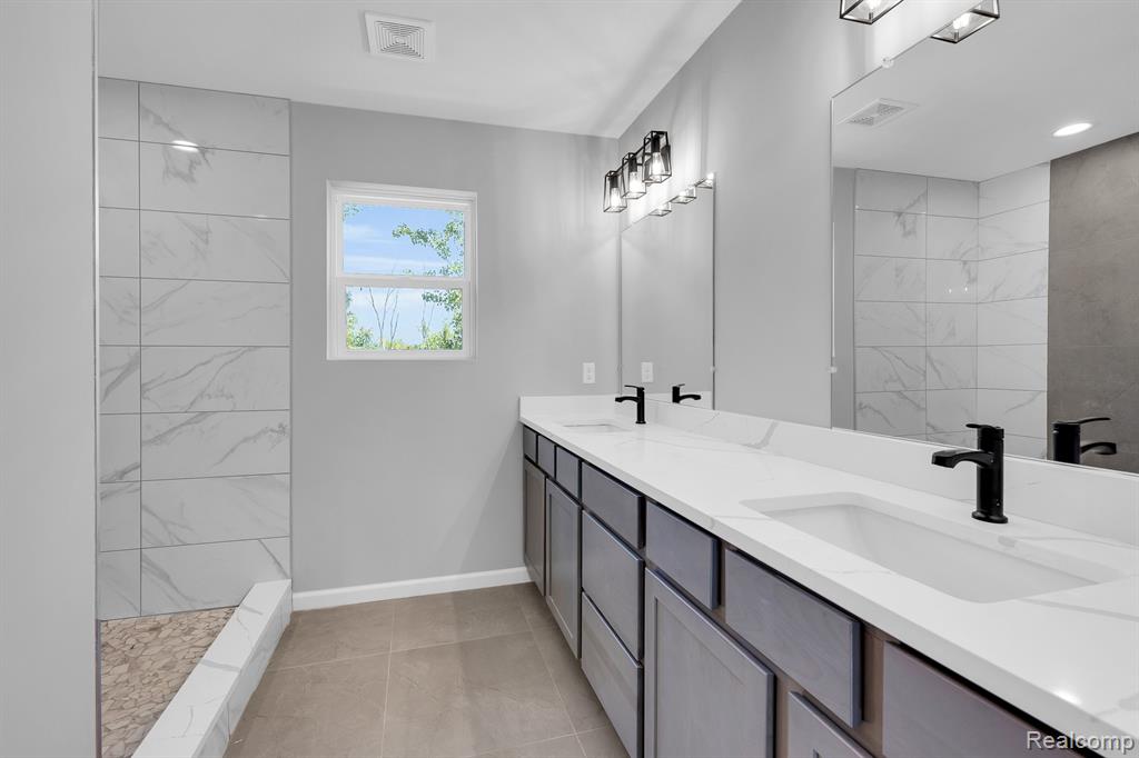 5240 Farmridge Lane, Grand Blanc, MI 48439 — Photo 19