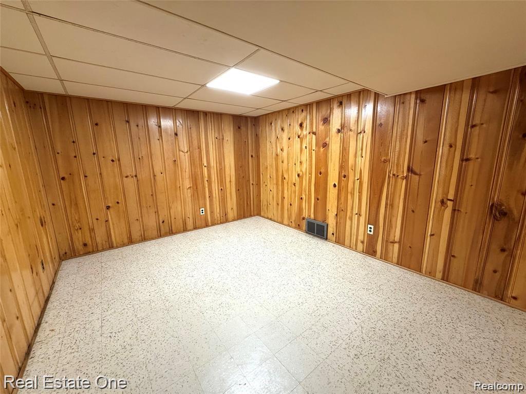 7627 Rosemary Street, Dearborn Heights, MI 48127 — Photo 11