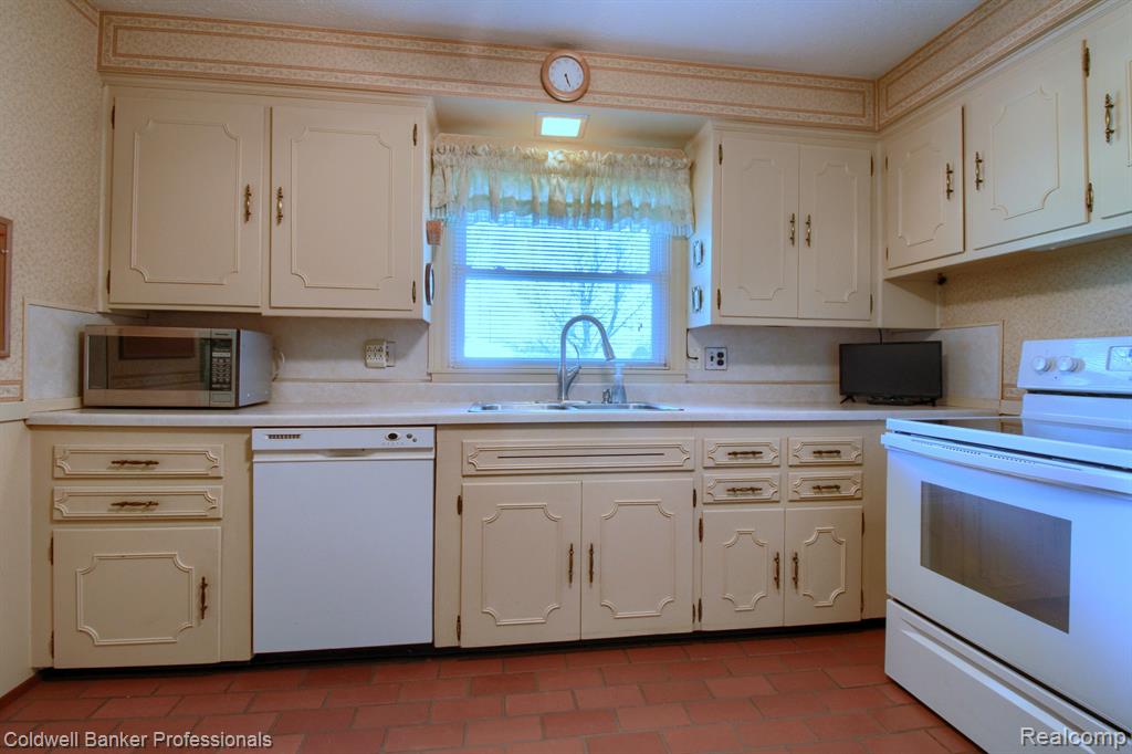 9111 MORRISON Avenue, Plymouth, MI 48170 — Photo 9