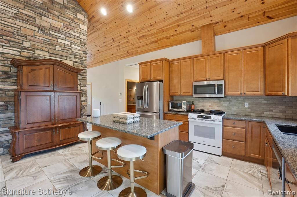 6300 Hazard Road, Oceola, MI 48430 — Photo 16