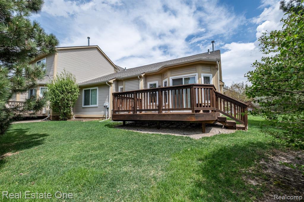 8113 SUTTON Court, White Lake, MI — Photo 40
