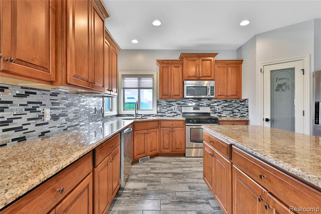 16417 Bishopsgate Drive, Macomb, MI 48044 — Photo 13