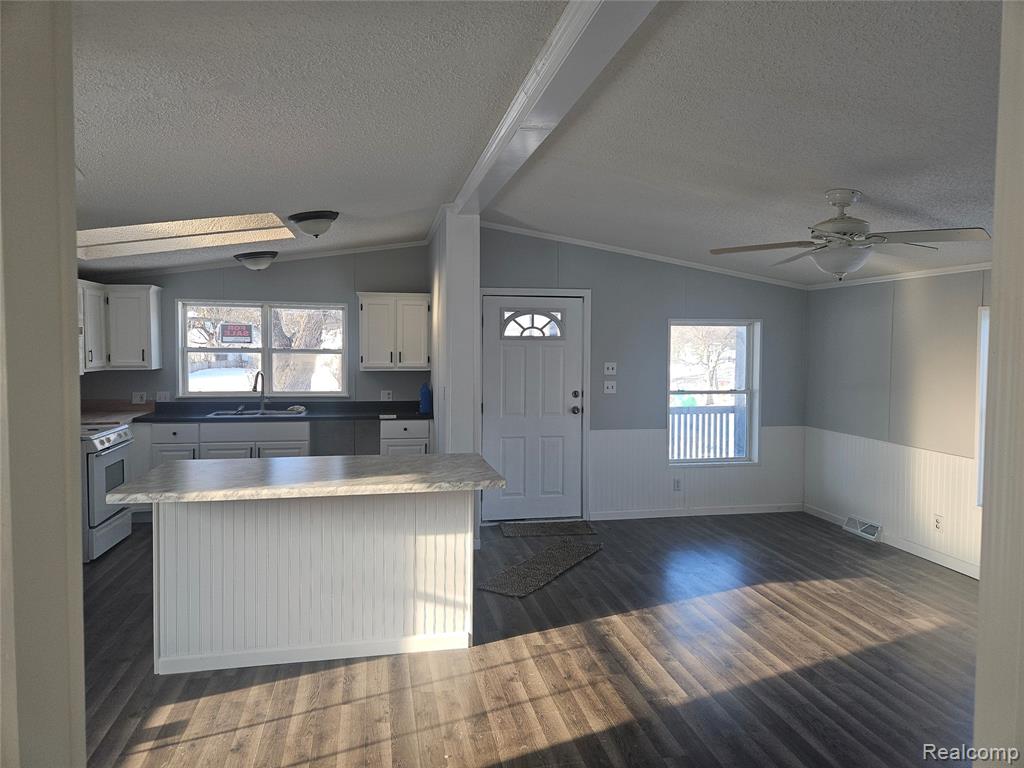 6274 Cree Ct, Flint, MI 48506 — Photo 4