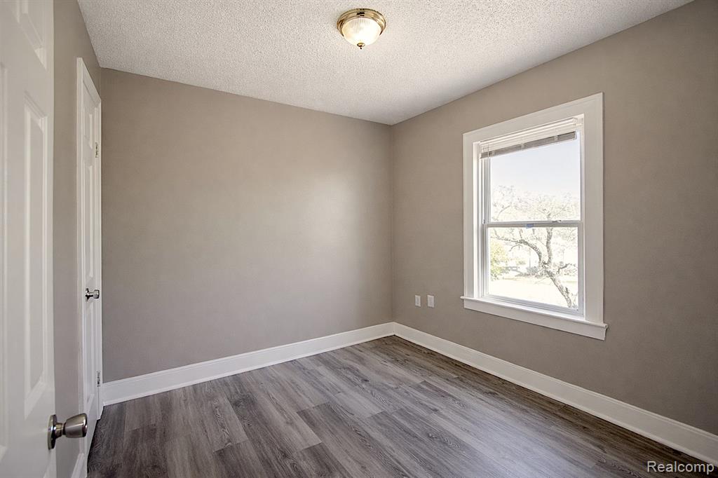 25 Maynard Court, Pontiac, MI 48342 — Photo 12