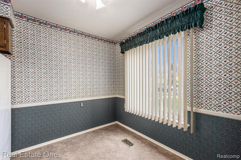4288 15 MILE Road, Sterling Heights, MI 48310 — Photo 9