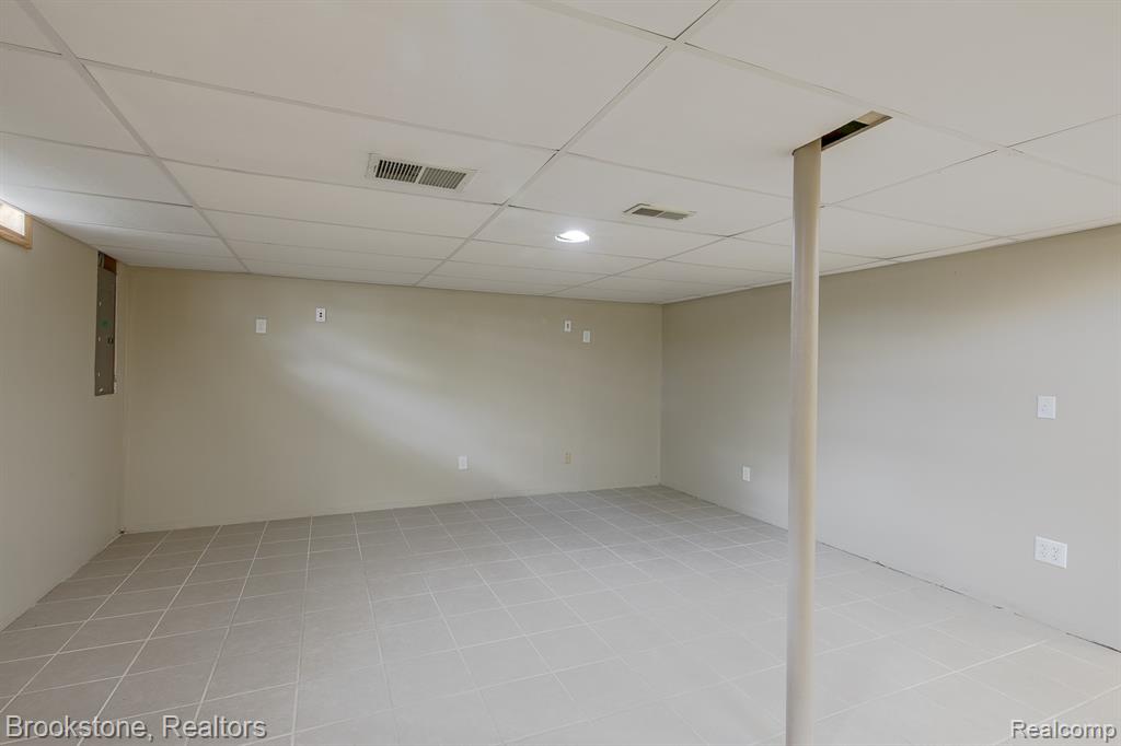 4289 Covey Lane, Grand Blanc, MI 48439 — Photo 44