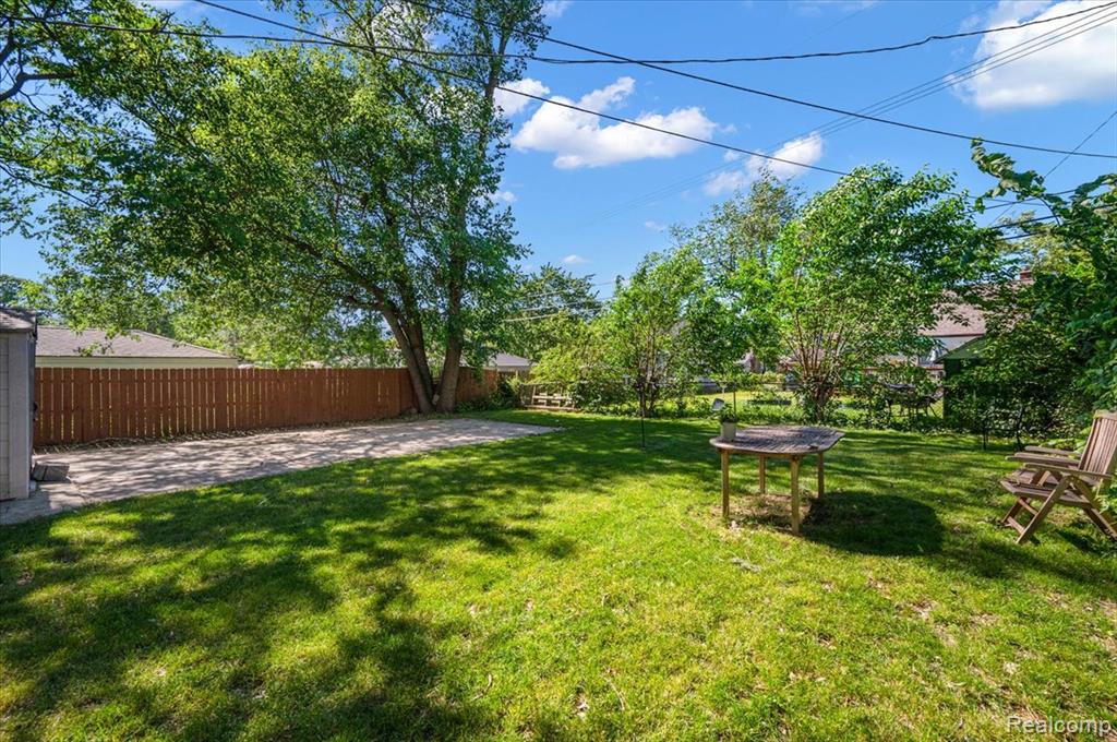 136 W Elza Avenue, Hazel Park, MI 48030 — Photo 36