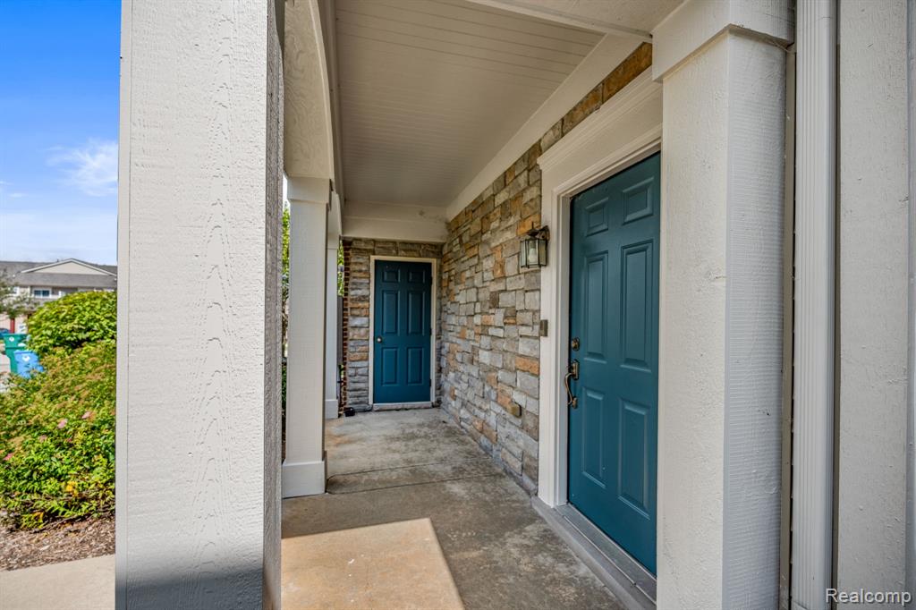 17200 Addington Drive, Commerce Twp, MI 48390 — Photo 4
