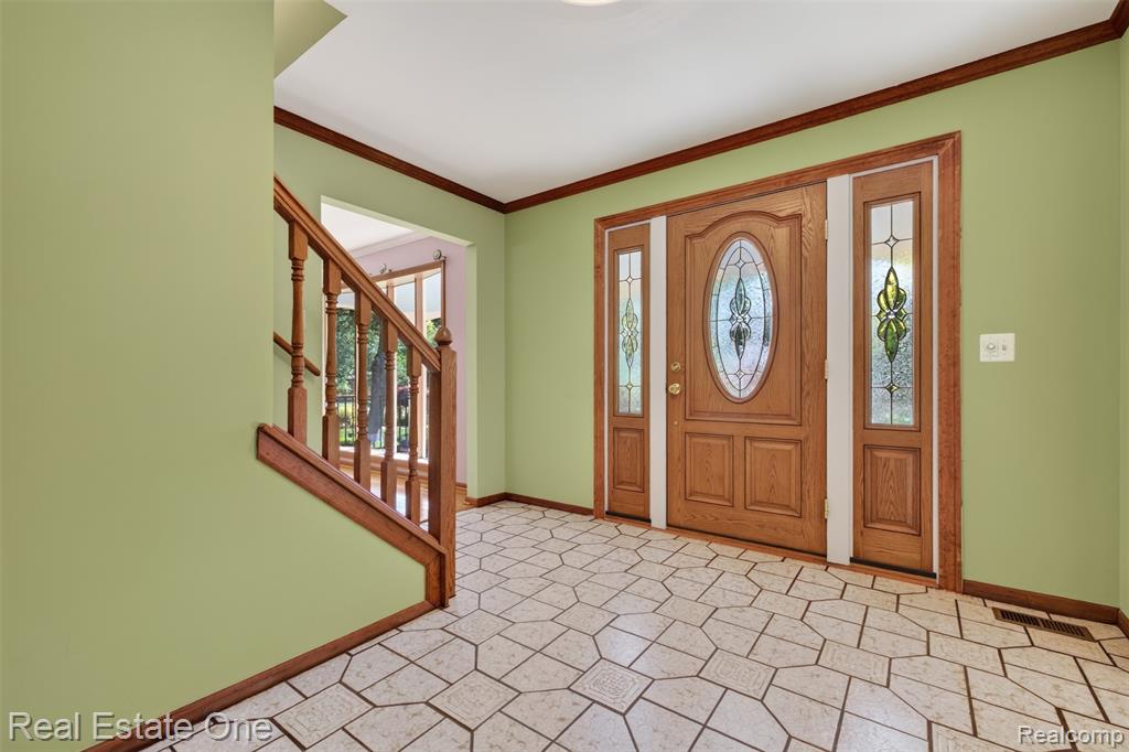 417 Eckford Circle, Troy, MI 48085 — Photo 2