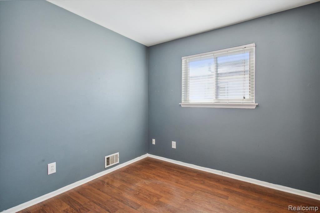 6491 N WAVERLY Street, Dearborn Heights, MI 48127 — Photo 18