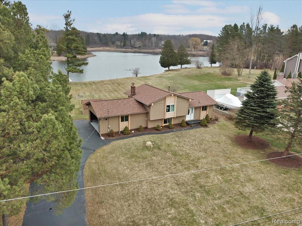 1365 Thistleridge, Groveland, MI 48442 — Photo 3