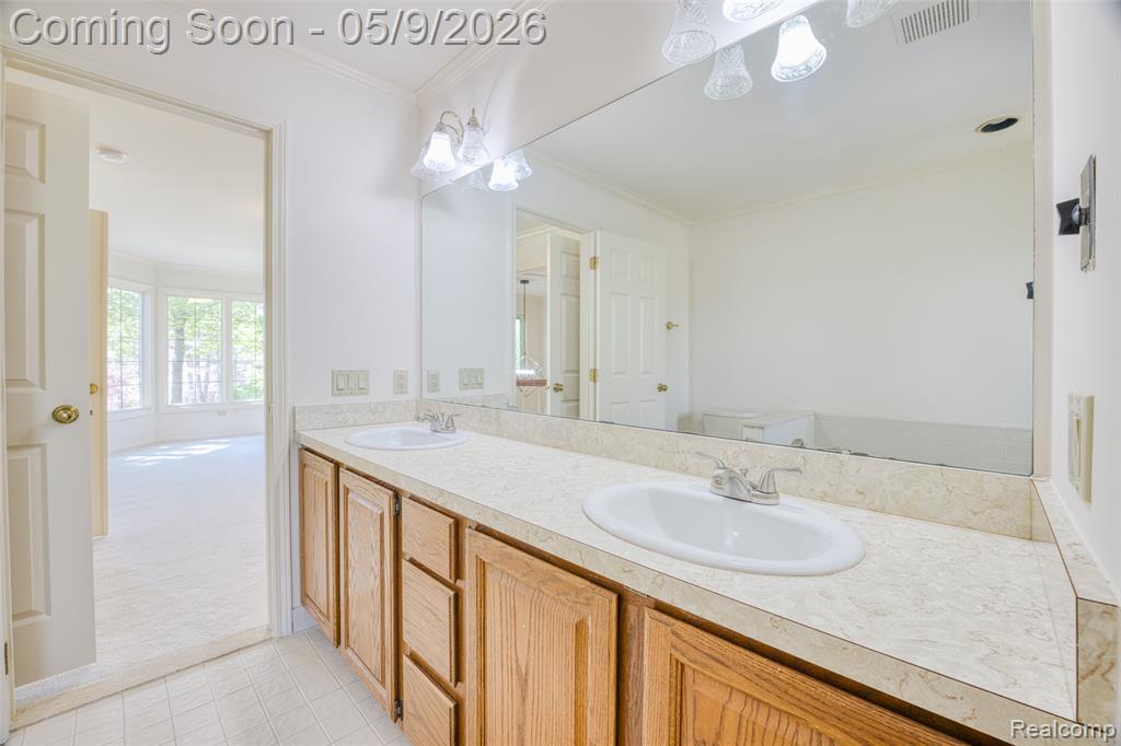 27966 Trailwood Court, Farmington, MI 48331 — Photo 6