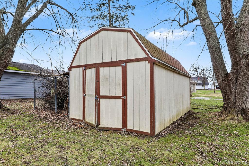2423 N Long Lake Road, Fenton, MI 48430 — Photo 13