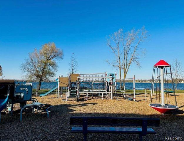 44525 Gwinnett Loop, Novi, MI — Photo 26
