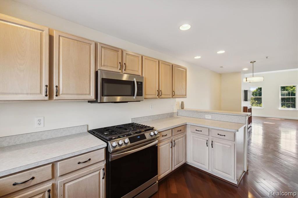 29399 GLEN OAKS Boulevard E, Farmington Hills, MI 48334 — Photo 14