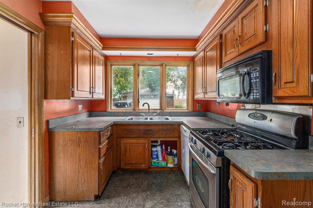 915 Englewood Avenue, Royal Oak, MI 48073 — Photo 10