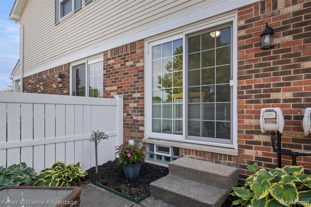 42105 Roscommon Street, Novi, MI 48167 — Photo 38