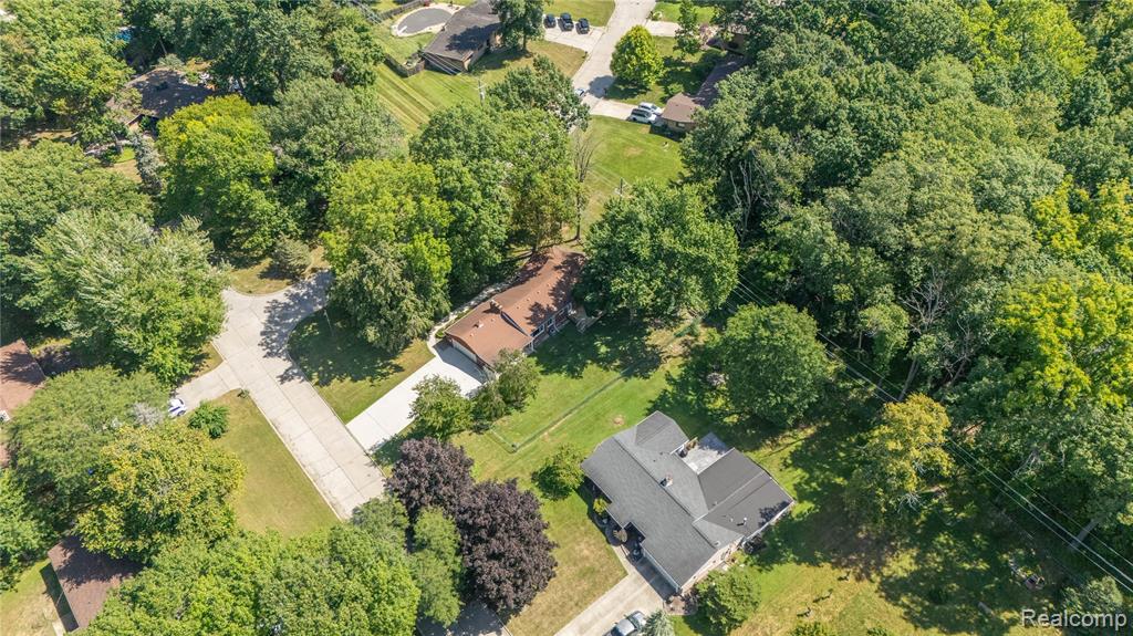 8293 Woodcrest Drive, Grosse Ile, MI 48138 — Photo 39