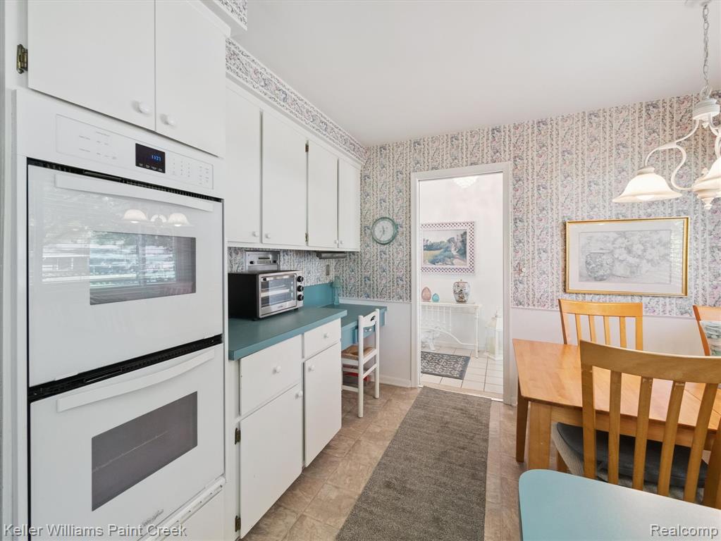 952 Dursley Road, Bloomfield Hills, MI 48304 — Photo 24