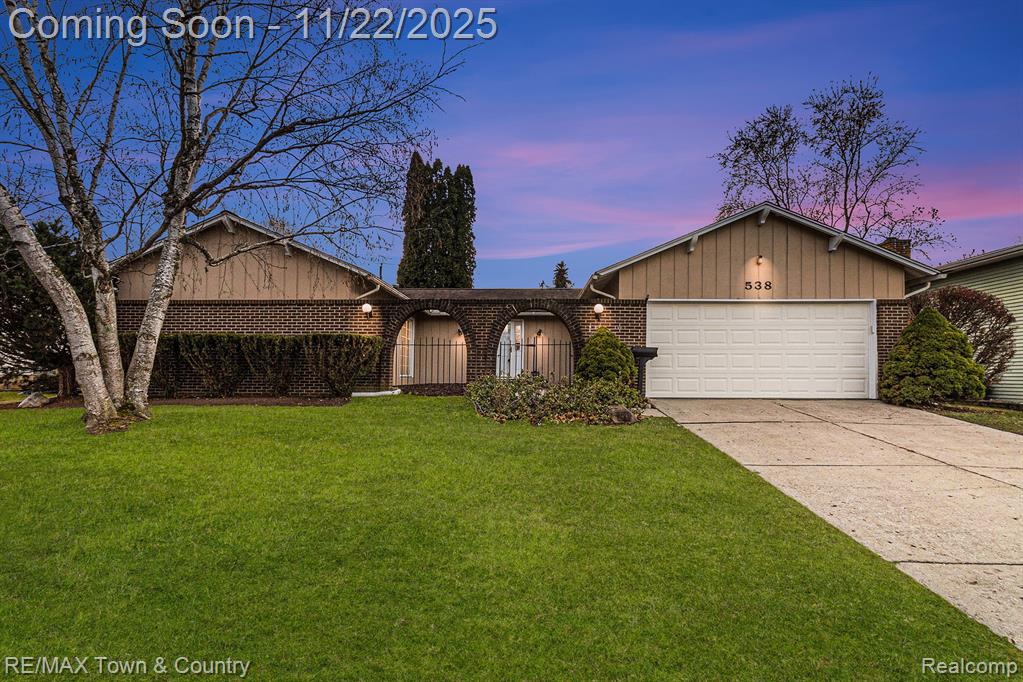 538 Autumn Drive, Flushing, MI 48433 — front exterior