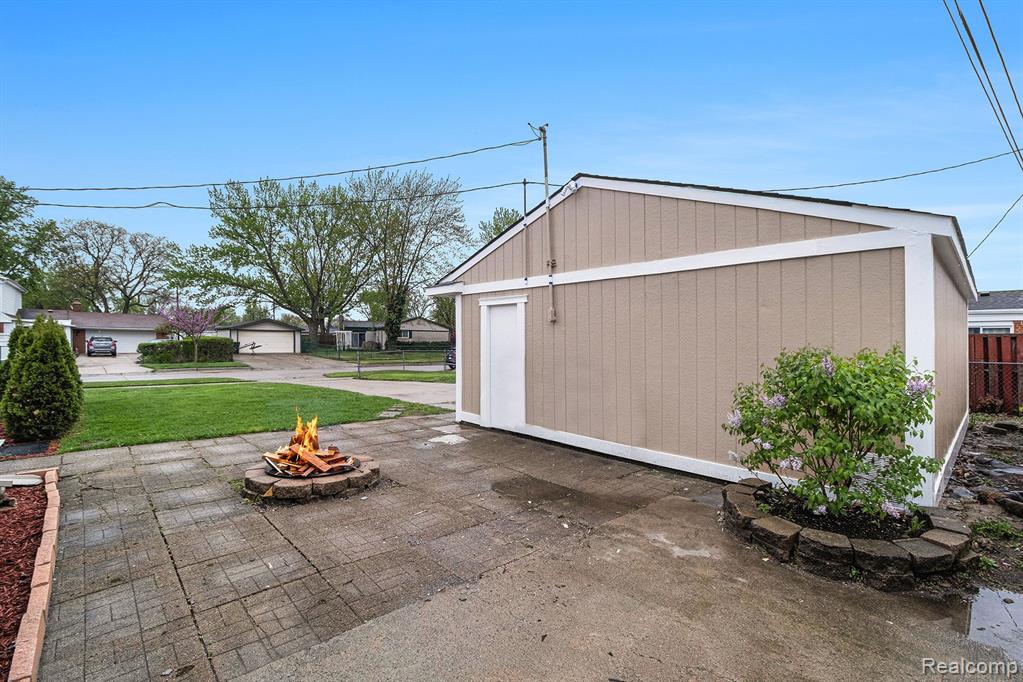8601 INDEPENDENCE Drive, Sterling Heights, MI 48313 — Photo 21