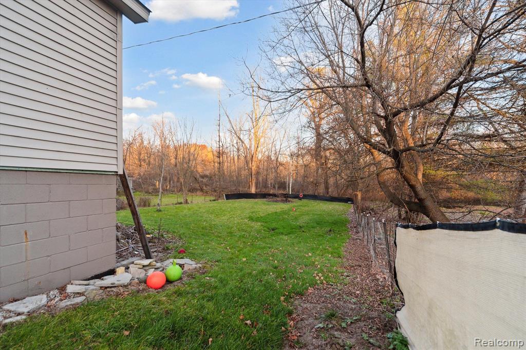 10524 N ANTCLIFF Road, Fowlerville, MI 48836 — Photo 30