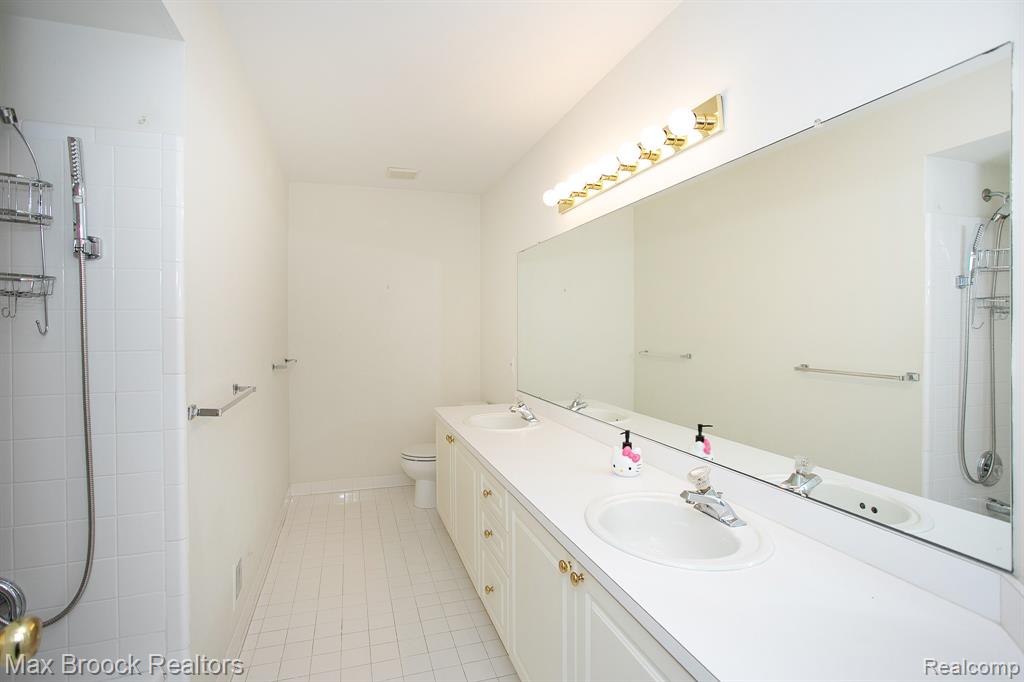 6817 Woodcrest Drive, Troy, MI 48098 — Photo 45