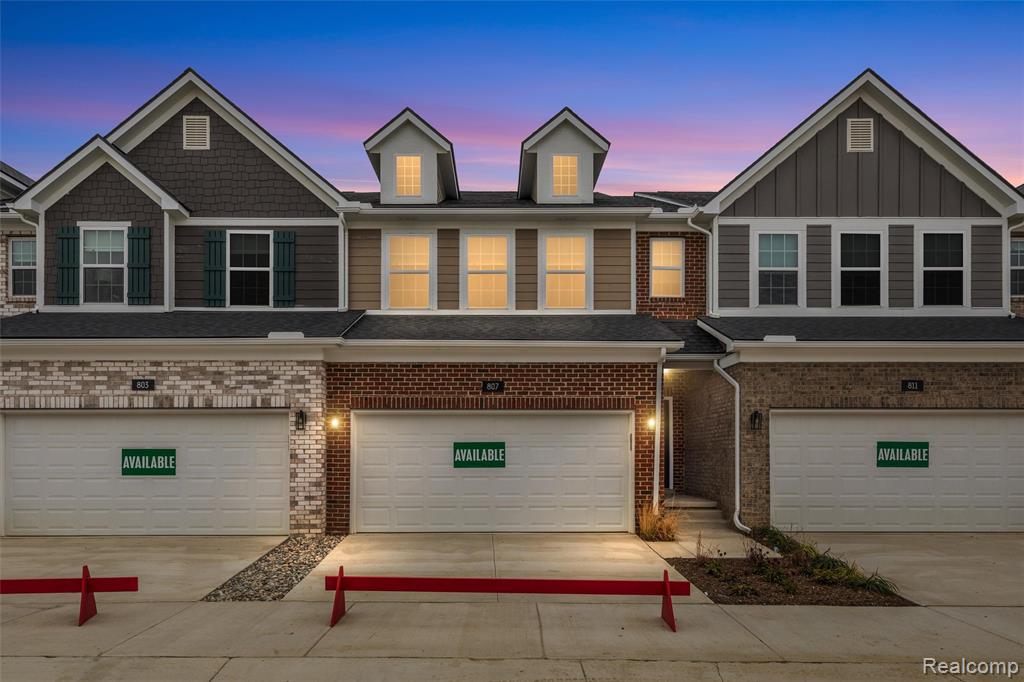 807 Balmoral Ln, Troy, MI 48085 — front exterior