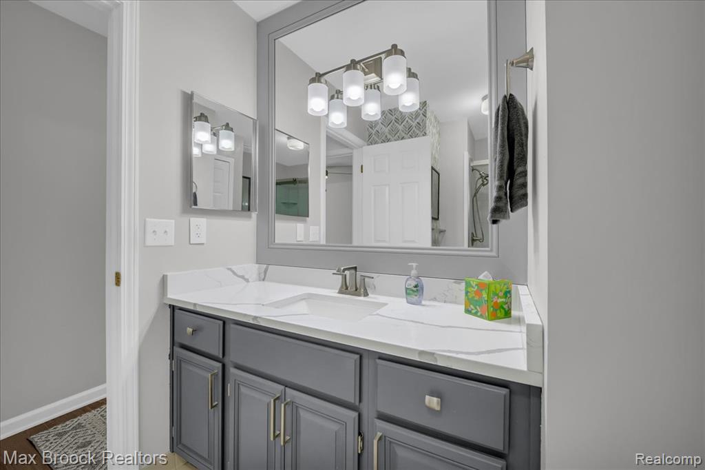 7617 Woodview Drive, Waterford, MI 48327 — Photo 18