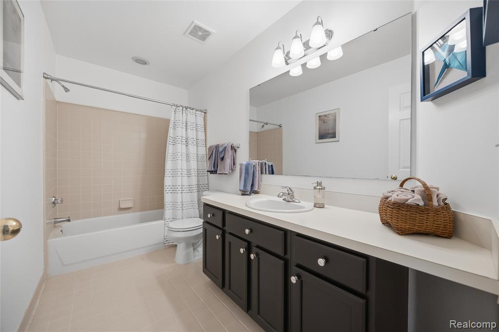 6670 Copper Creek Dr W, Washington, MI — Photo 30