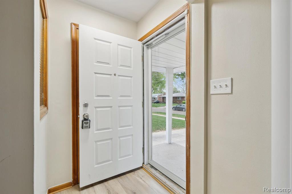 8356 GLENGARY Street, Dearborn Heights, MI 48127 — Photo 3