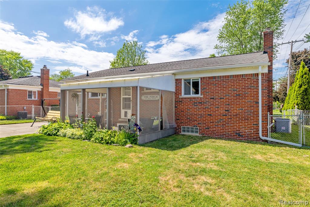 9086 Shannon Drive, Sterling Heights, MI 48314 — Photo 30