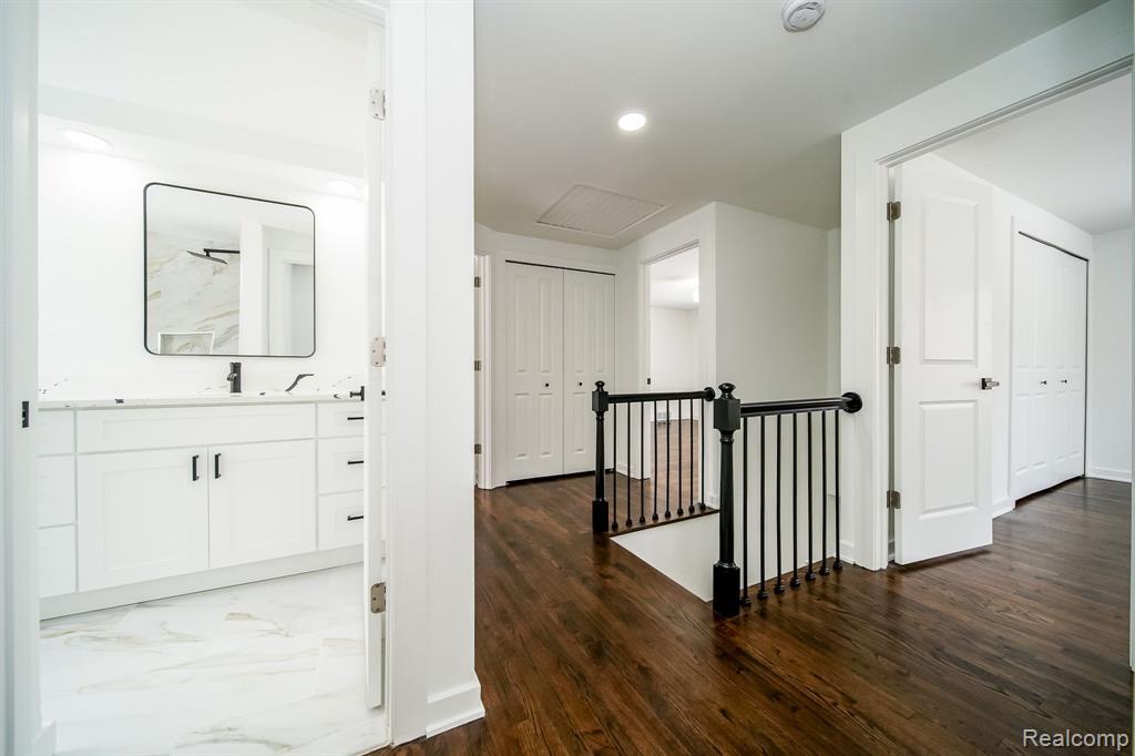 7359 SAINT AUBURN Drive, Bloomfield Hills, MI 48301 — Photo 49