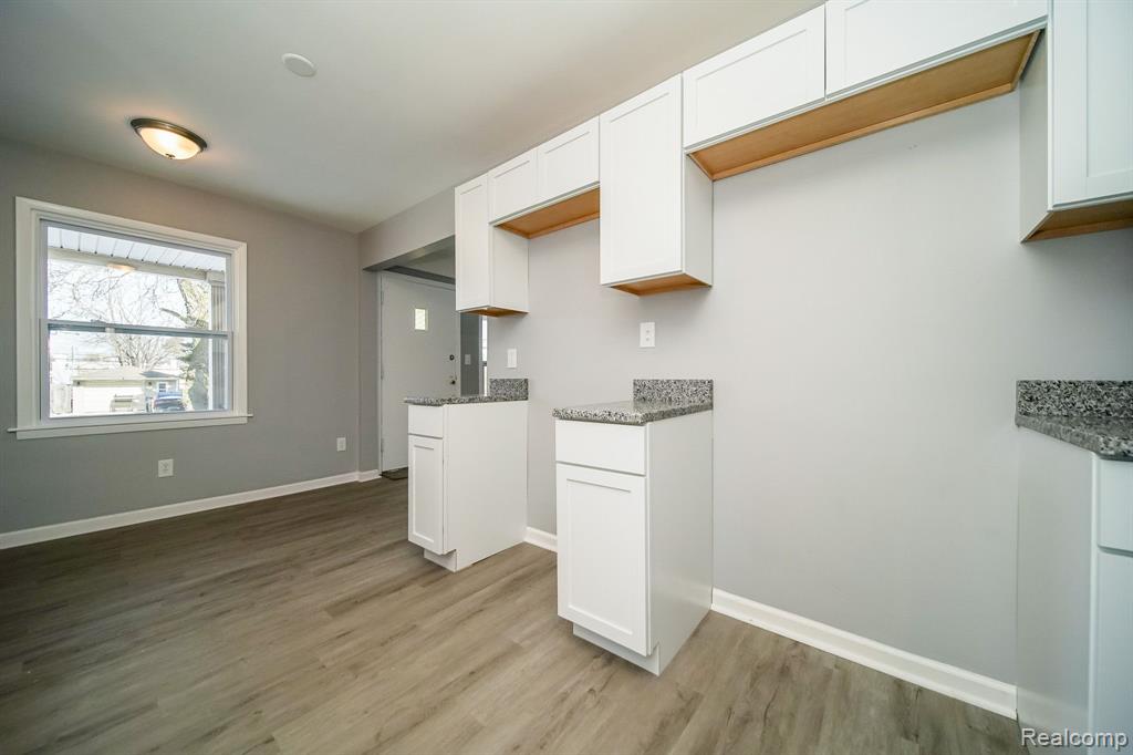 927 CLEOPHUS Parkway, Lincoln Park, MI 48146 — Photo 15