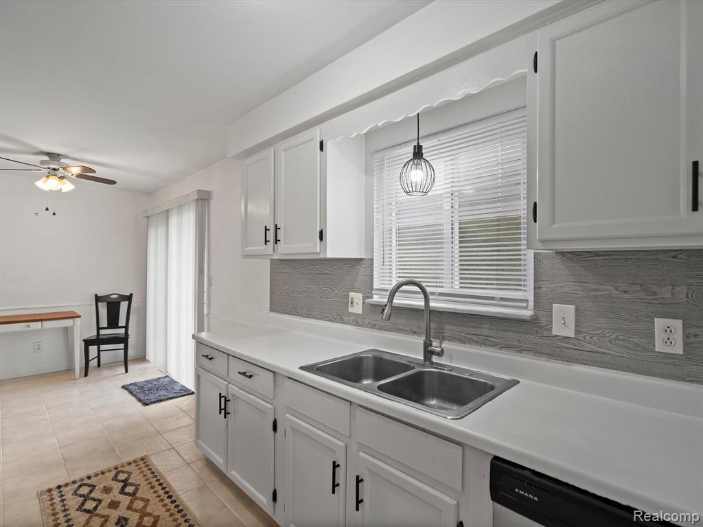 806 HARRY PAUL Drive, Lake Orion, MI 48362 — Photo 11