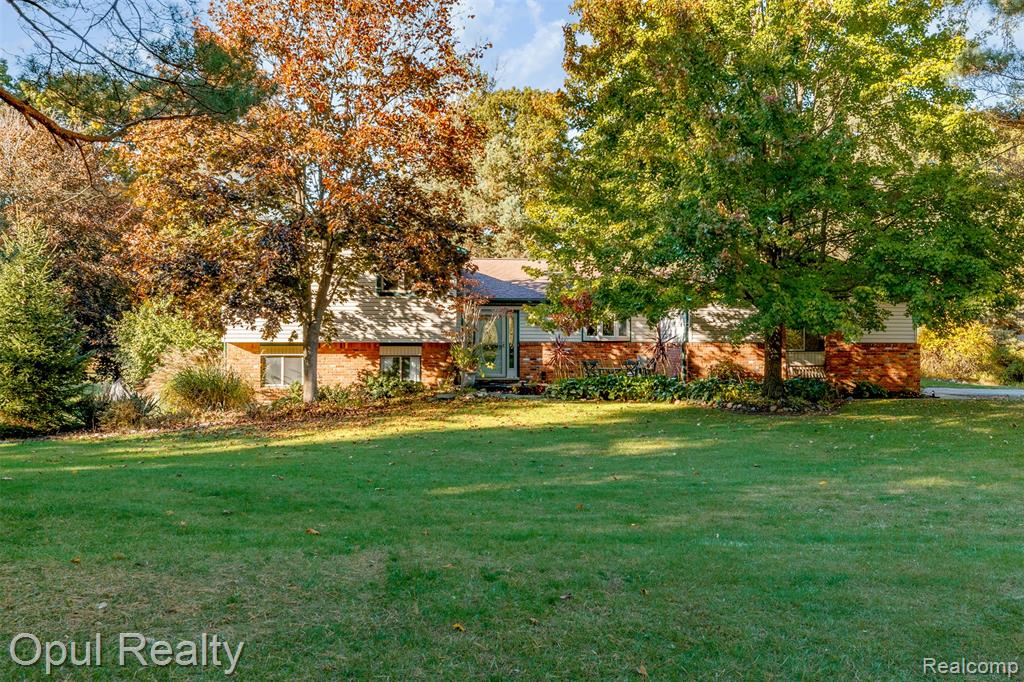 5885 Cedar Knoll Drive, Brighton, MI 48116 — front exterior