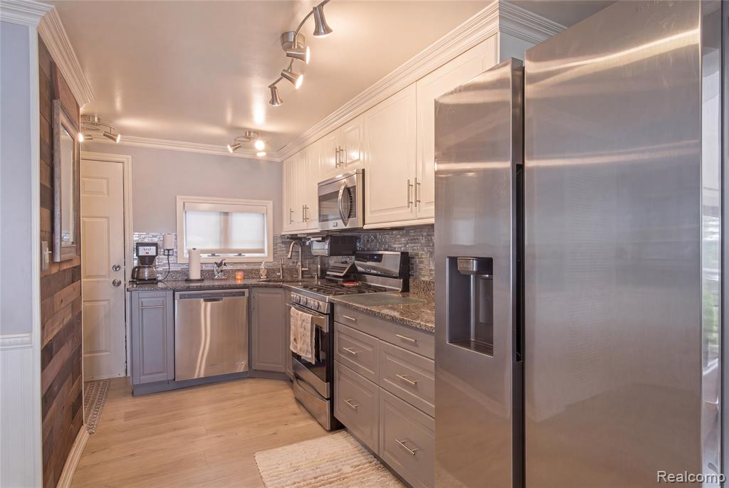 10075 Graham Drive, Clarkston, MI 48348 — Photo 17