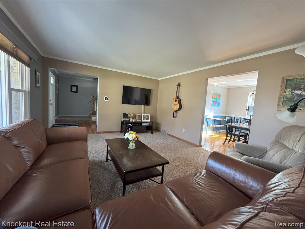 439 Churchgrove Road, Frankenmuth, MI 48734 — Photo 8