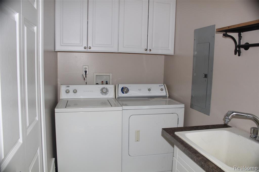 5735 Lake Grove Drive, White Lake, MI 48383 — Photo 17