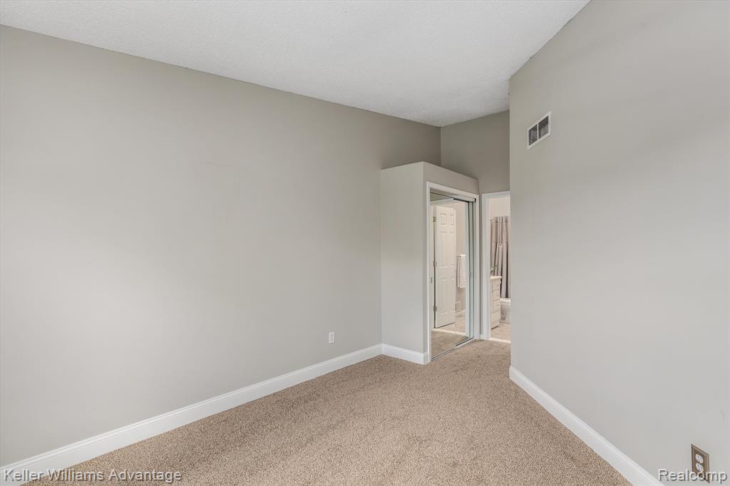 49573 DONOVAN Boulevard, Plymouth, MI 48170 — Photo 32