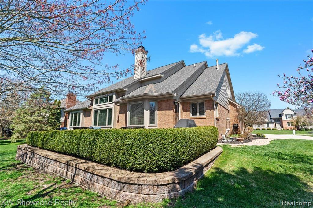54771 GRENELEFE Circle E, South Lyon, MI 48178 — Photo 35