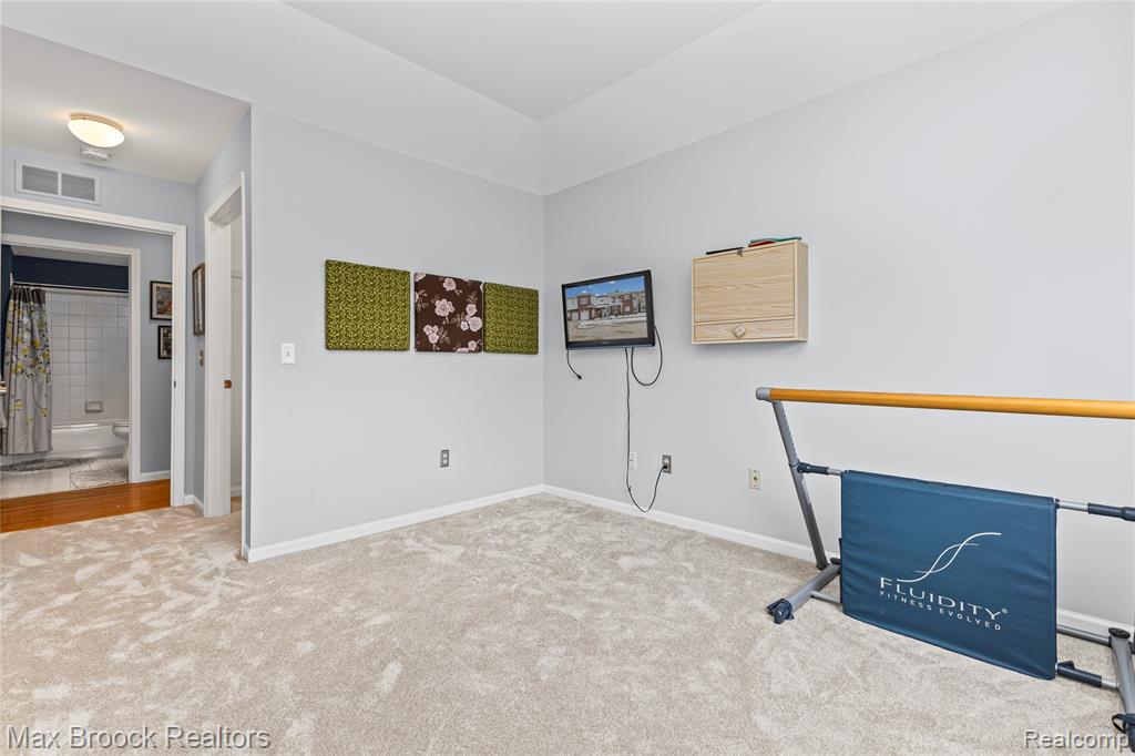 5817 Twin Oaks Drive, Sterling Heights, MI 48314 — Photo 31
